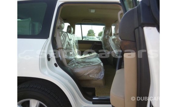 Buy Import Toyota Land Cruiser White Car in Import - Dubai in A'ana Buy Import Toyota Land Cruiser White Car in Import - Dubai in A'ana
