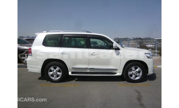 Buy Import Toyota Land Cruiser White Car in Import - Dubai in A'ana Buy Import Toyota Land Cruiser White Car in Import - Dubai in A'ana