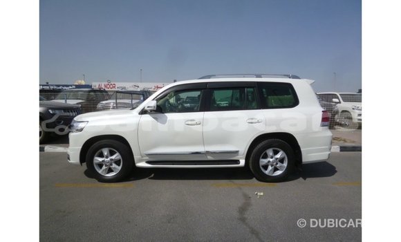 Buy Import Toyota Land Cruiser White Car in Import - Dubai in A'ana Buy Import Toyota Land Cruiser White Car in Import - Dubai in A'ana