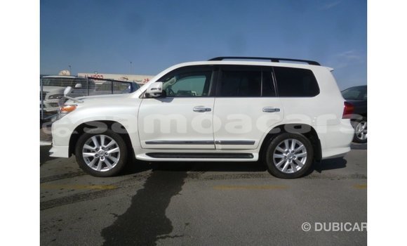 Acheter Import Voiture Toyota Land Cruiser Blanc à Import - Dubai, A'ana Acheter Import Voiture Toyota Land Cruiser Blanc à Import - Dubai, A'ana