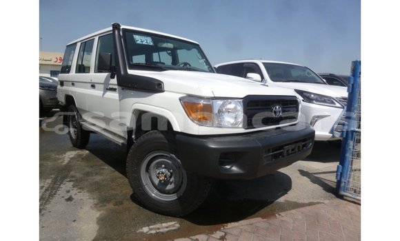 Acheter Import Voiture Toyota Land Cruiser Blanc à Import - Dubai, A'ana Acheter Import Voiture Toyota Land Cruiser Blanc à Import - Dubai, A'ana