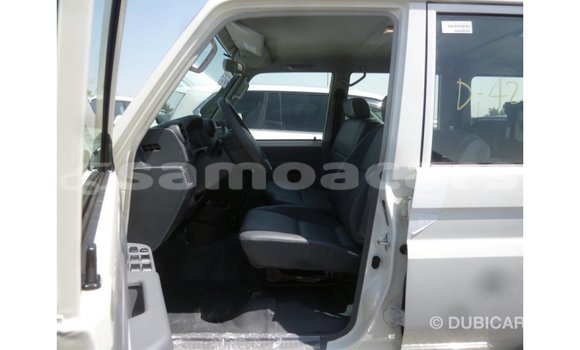 Acheter Import Voiture Toyota Land Cruiser Blanc à Import - Dubai, A'ana Acheter Import Voiture Toyota Land Cruiser Blanc à Import - Dubai, A'ana