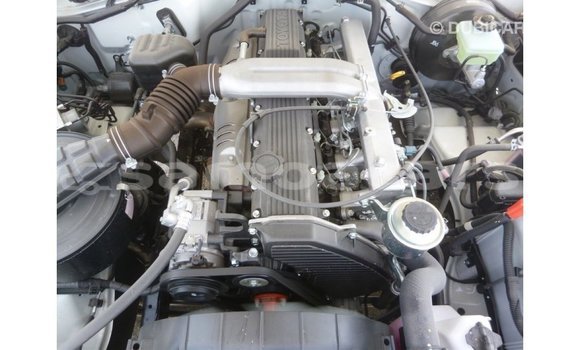 Acheter Import Voiture Toyota Land Cruiser Blanc à Import - Dubai, A'ana Acheter Import Voiture Toyota Land Cruiser Blanc à Import - Dubai, A'ana