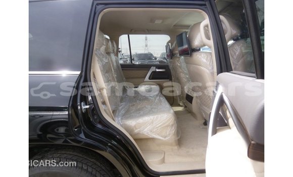 Acheter Import Voiture Toyota Land Cruiser Noir à Import - Dubai, A'ana Acheter Import Voiture Toyota Land Cruiser Noir à Import - Dubai, A'ana