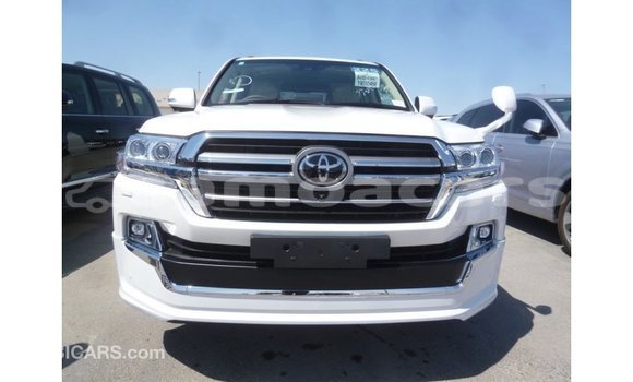 Buy Import Toyota Land Cruiser White Car in Import - Dubai in A'ana Buy Import Toyota Land Cruiser White Car in Import - Dubai in A'ana