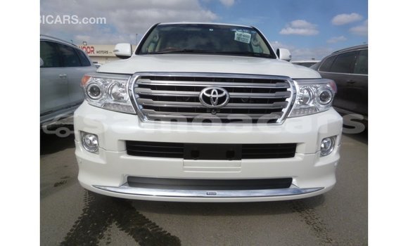Buy Import Toyota Land Cruiser White Car in Import - Dubai in A'ana Buy Import Toyota Land Cruiser White Car in Import - Dubai in A'ana