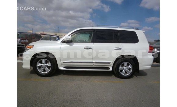 Buy Import Toyota Land Cruiser White Car in Import - Dubai in A'ana Buy Import Toyota Land Cruiser White Car in Import - Dubai in A'ana