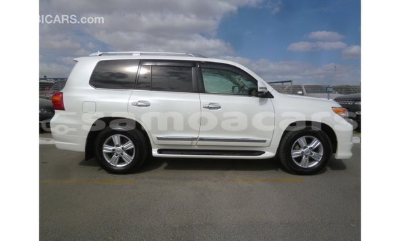 Buy Import Toyota Land Cruiser White Car in Import - Dubai in A'ana Buy Import Toyota Land Cruiser White Car in Import - Dubai in A'ana