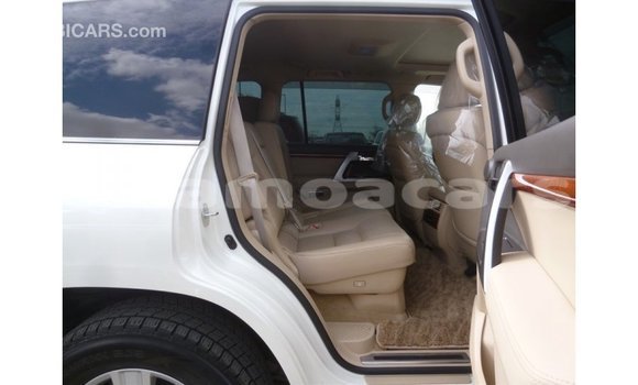 Buy Import Toyota Land Cruiser White Car in Import - Dubai in A'ana Buy Import Toyota Land Cruiser White Car in Import - Dubai in A'ana