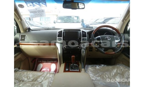 Buy Import Toyota Land Cruiser White Car in Import - Dubai in A'ana Buy Import Toyota Land Cruiser White Car in Import - Dubai in A'ana
