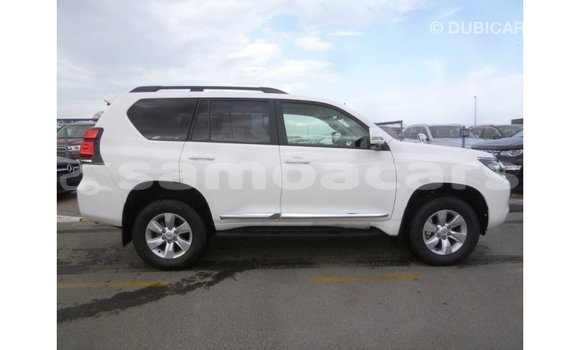 Acheter Import Voiture Toyota Prado Blanc à Import - Dubai, A'ana Acheter Import Voiture Toyota Prado Blanc à Import - Dubai, A'ana