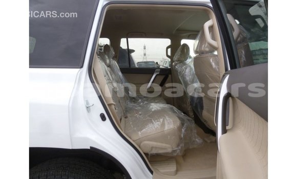 Acheter Import Voiture Toyota Prado Blanc à Import - Dubai, A'ana Acheter Import Voiture Toyota Prado Blanc à Import - Dubai, A'ana