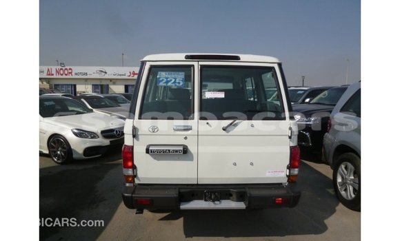 Buy Import Toyota Land Cruiser White Car in Import - Dubai in A'ana Buy Import Toyota Land Cruiser White Car in Import - Dubai in A'ana