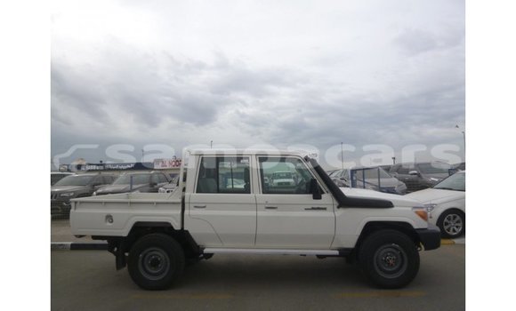 Buy Import Toyota Land Cruiser White Car in Import - Dubai in A'ana Buy Import Toyota Land Cruiser White Car in Import - Dubai in A'ana