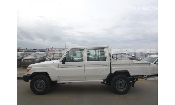 Buy Import Toyota Land Cruiser White Car in Import - Dubai in A'ana Buy Import Toyota Land Cruiser White Car in Import - Dubai in A'ana