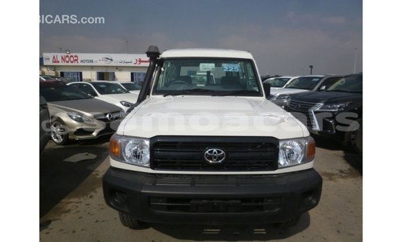 Buy Import Toyota Land Cruiser White Car in Import - Dubai in A'ana Buy Import Toyota Land Cruiser White Car in Import - Dubai in A'ana