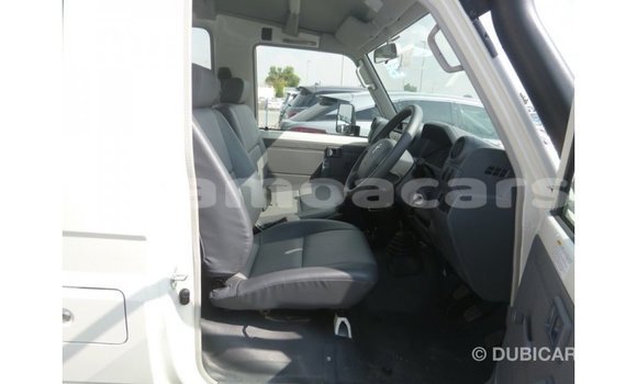 Buy Import Toyota Land Cruiser White Car in Import - Dubai in A'ana Buy Import Toyota Land Cruiser White Car in Import - Dubai in A'ana