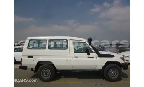 Buy Import Toyota Land Cruiser White Car in Import - Dubai in A'ana Buy Import Toyota Land Cruiser White Car in Import - Dubai in A'ana