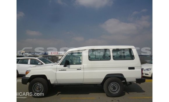 Buy Import Toyota Land Cruiser White Car in Import - Dubai in A'ana Buy Import Toyota Land Cruiser White Car in Import - Dubai in A'ana