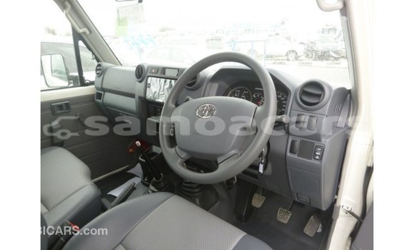 Buy Import Toyota Land Cruiser White Car in Import - Dubai in A'ana Buy Import Toyota Land Cruiser White Car in Import - Dubai in A'ana