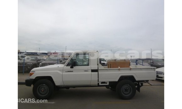 Buy Import Toyota Land Cruiser White Car in Import - Dubai in A'ana Buy Import Toyota Land Cruiser White Car in Import - Dubai in A'ana