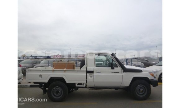 Buy Import Toyota Land Cruiser White Car in Import - Dubai in A'ana Buy Import Toyota Land Cruiser White Car in Import - Dubai in A'ana
