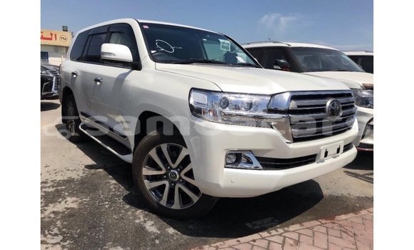 Buy Import Toyota Land Cruiser White Car in Import - Dubai in A'ana Buy Import Toyota Land Cruiser White Car in Import - Dubai in A'ana