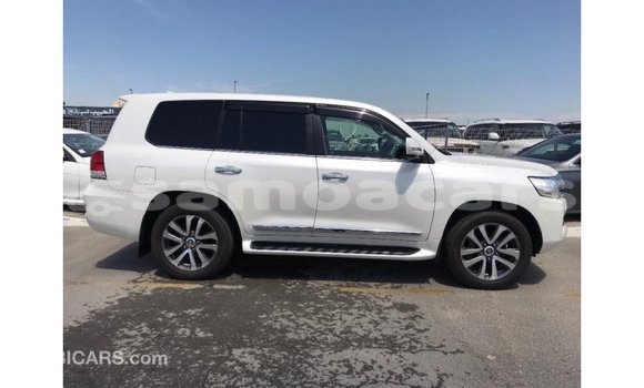 Buy Import Toyota Land Cruiser White Car in Import - Dubai in A'ana Buy Import Toyota Land Cruiser White Car in Import - Dubai in A'ana