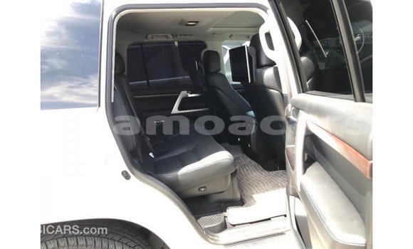 Buy Import Toyota Land Cruiser White Car in Import - Dubai in A'ana Buy Import Toyota Land Cruiser White Car in Import - Dubai in A'ana