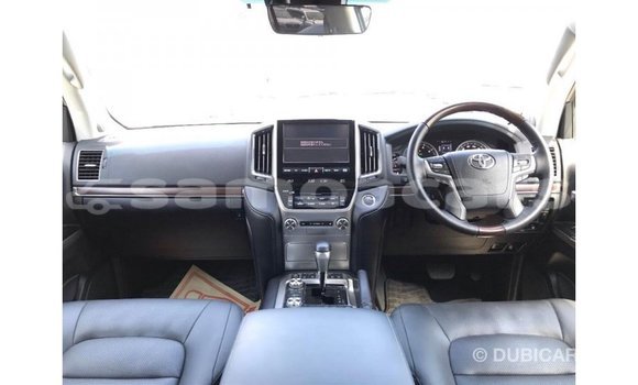 Buy Import Toyota Land Cruiser White Car in Import - Dubai in A'ana Buy Import Toyota Land Cruiser White Car in Import - Dubai in A'ana