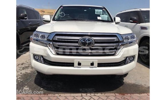 Buy Import Toyota Land Cruiser White Car in Import - Dubai in A'ana Buy Import Toyota Land Cruiser White Car in Import - Dubai in A'ana