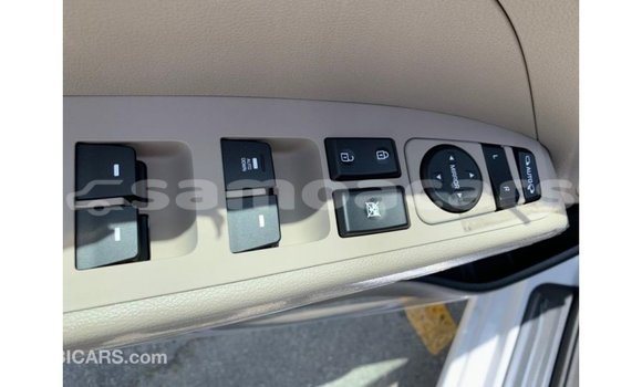 Buy Import Hyundai Elantra White Car in Import - Dubai in A'ana Buy Import Hyundai Elantra White Car in Import - Dubai in A'ana