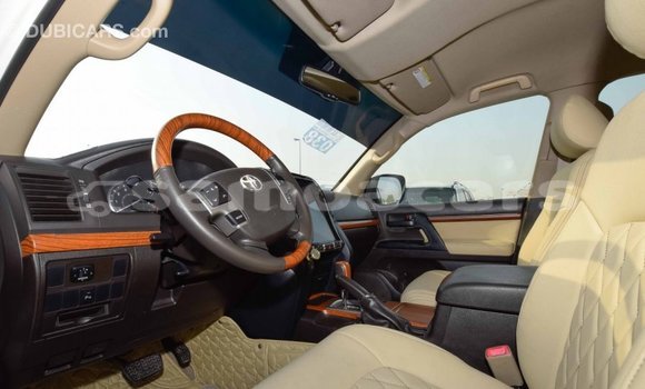 Buy Import Toyota Land Cruiser White Car in Import - Dubai in A'ana Buy Import Toyota Land Cruiser White Car in Import - Dubai in A'ana