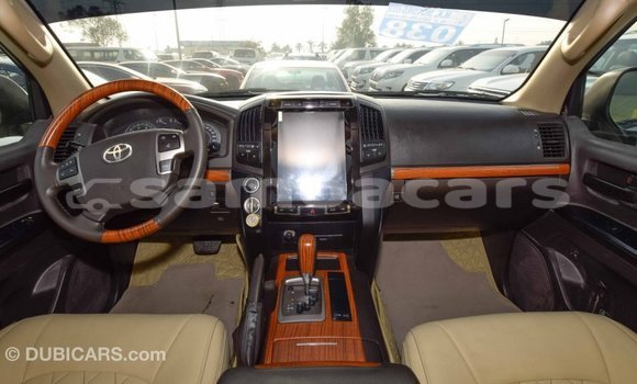 Buy Import Toyota Land Cruiser White Car in Import - Dubai in A'ana Buy Import Toyota Land Cruiser White Car in Import - Dubai in A'ana
