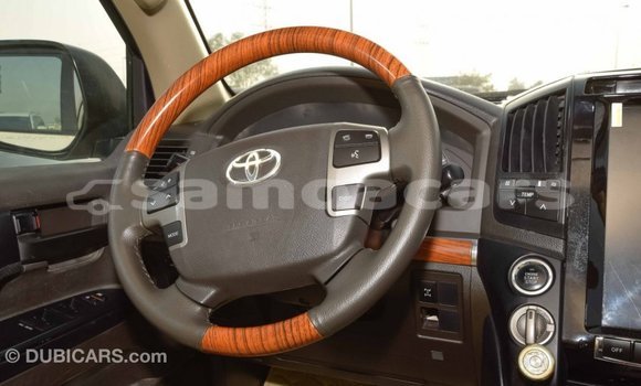 Buy Import Toyota Land Cruiser White Car in Import - Dubai in A'ana Buy Import Toyota Land Cruiser White Car in Import - Dubai in A'ana