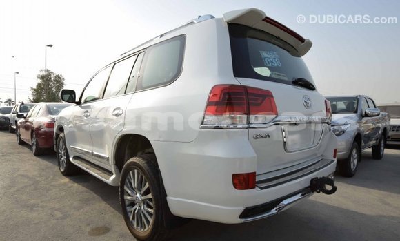 Buy Import Toyota Land Cruiser White Car in Import - Dubai in A'ana Buy Import Toyota Land Cruiser White Car in Import - Dubai in A'ana