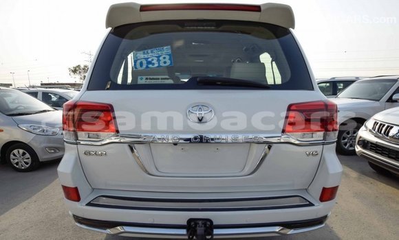 Buy Import Toyota Land Cruiser White Car in Import - Dubai in A'ana Buy Import Toyota Land Cruiser White Car in Import - Dubai in A'ana