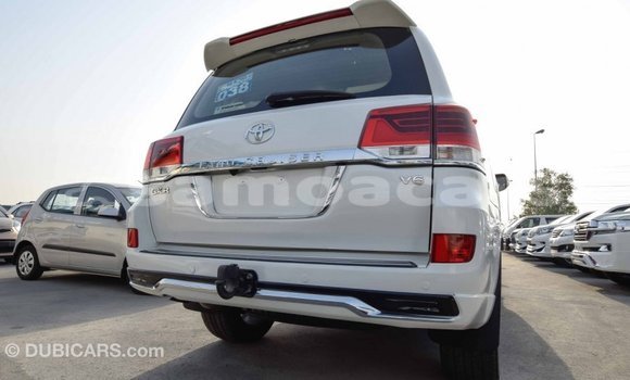 Buy Import Toyota Land Cruiser White Car in Import - Dubai in A'ana Buy Import Toyota Land Cruiser White Car in Import - Dubai in A'ana