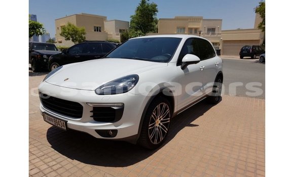 Acheter Import Voiture Porsche Cayenne Blanc à Import - Dubai, A'ana