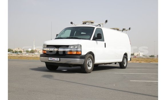 Acheter Import Voiture Chevrolet Express Blanc à Import - Dubai, A'ana