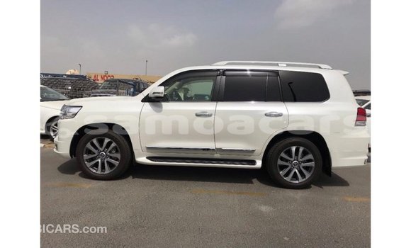 Buy Import Toyota Land Cruiser White Car in Import - Dubai in A'ana Buy Import Toyota Land Cruiser White Car in Import - Dubai in A'ana