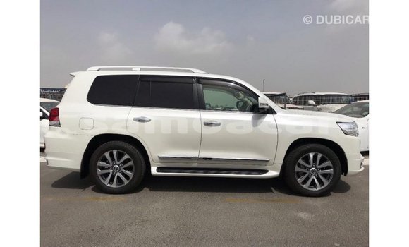 Buy Import Toyota Land Cruiser White Car in Import - Dubai in A'ana Buy Import Toyota Land Cruiser White Car in Import - Dubai in A'ana