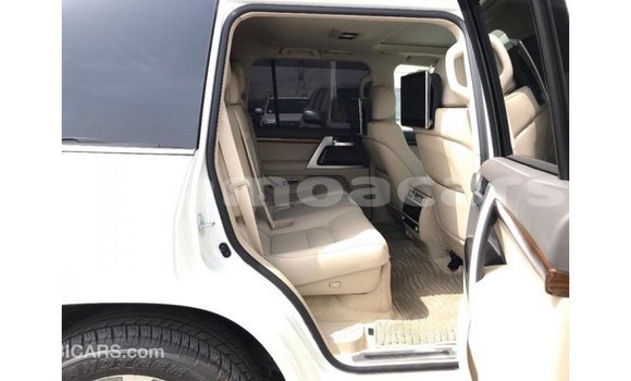 Buy Import Toyota Land Cruiser White Car in Import - Dubai in A'ana Buy Import Toyota Land Cruiser White Car in Import - Dubai in A'ana