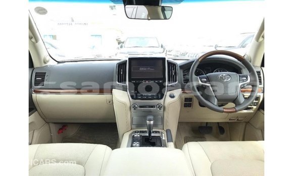 Buy Import Toyota Land Cruiser White Car in Import - Dubai in A'ana Buy Import Toyota Land Cruiser White Car in Import - Dubai in A'ana