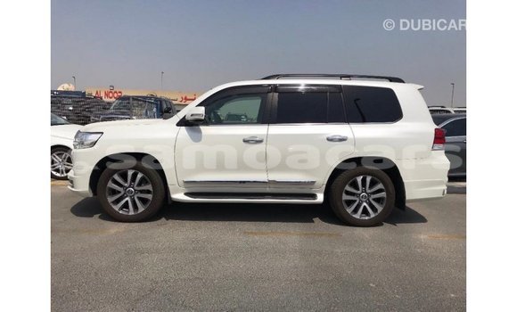 Buy Import Toyota Land Cruiser White Car in Import - Dubai in A'ana Buy Import Toyota Land Cruiser White Car in Import - Dubai in A'ana