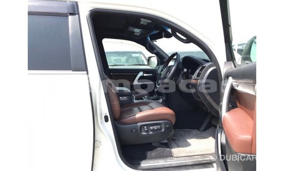Buy Import Toyota Land Cruiser White Car in Import - Dubai in A'ana Buy Import Toyota Land Cruiser White Car in Import - Dubai in A'ana