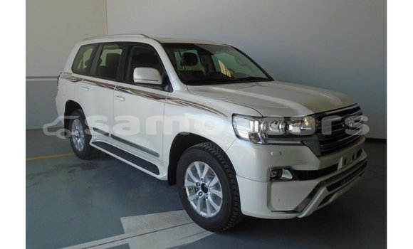 Acheter Import Voiture Toyota Land Cruiser Blanc à Import - Dubai, A'ana Acheter Import Voiture Toyota Land Cruiser Blanc à Import - Dubai, A'ana