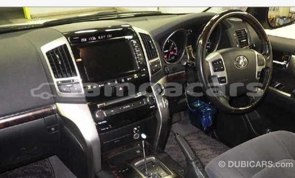 Buy Import Toyota Land Cruiser White Car in Import - Dubai in A'ana Buy Import Toyota Land Cruiser White Car in Import - Dubai in A'ana