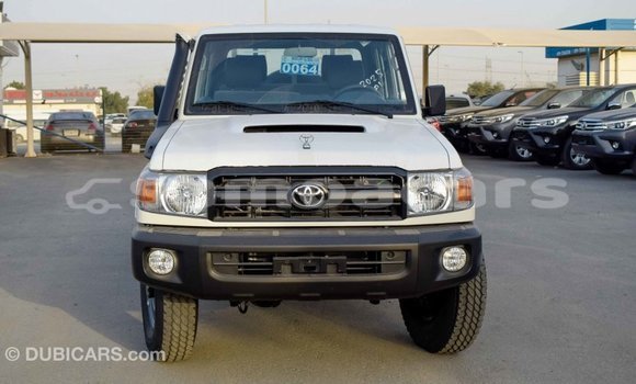 Acheter Import Voiture Toyota Land Cruiser Blanc à Import - Dubai, A'ana Acheter Import Voiture Toyota Land Cruiser Blanc à Import - Dubai, A'ana