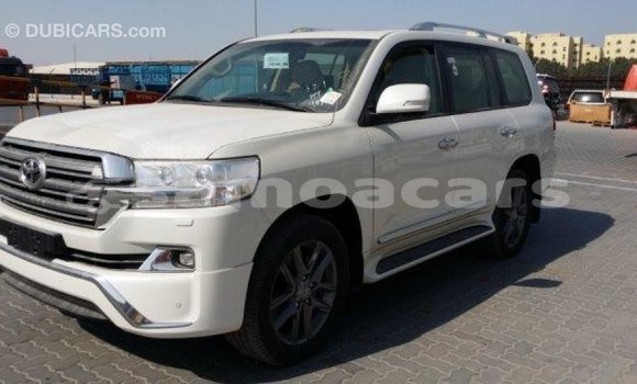 Acheter Import Voiture Toyota Land Cruiser Blanc à Import - Dubai, A'ana Acheter Import Voiture Toyota Land Cruiser Blanc à Import - Dubai, A'ana